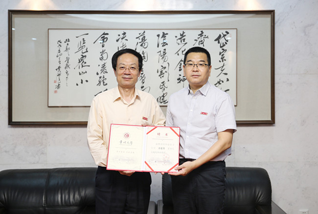 我校创新"我们正举行"大学生奋斗创业访谈教育机构高中图片