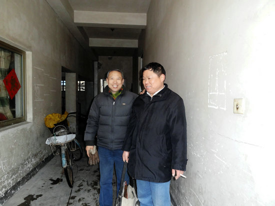 为离退休职工提供上门维修服务