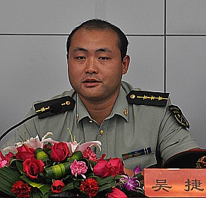 我校举行2010级新生军训教官欢迎会