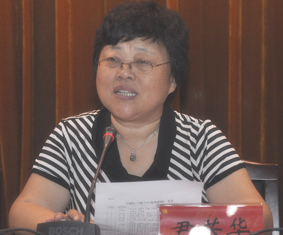 学院调研员尹芳华宣读考研团队启动文件