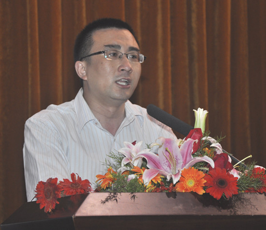 指导教师代表孔泳发言