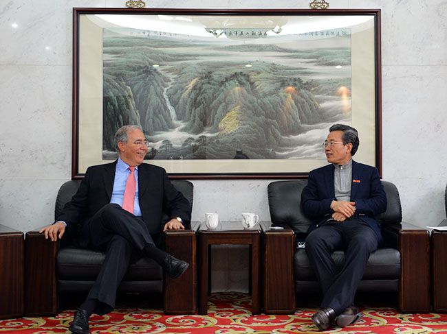 西班牙莱里达大学校长罗伯托教授一行访问我校